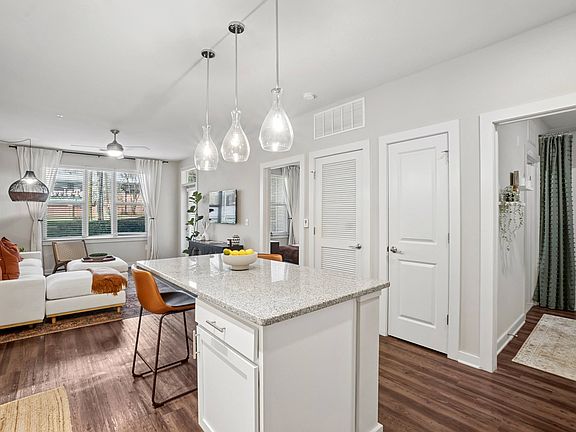 3rd image of 5115 Park Rd APT 206