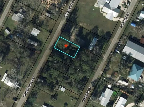 7256 Honeysuckle St, Wewahitchka, FL 32465