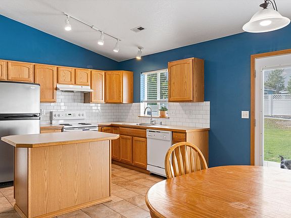 4th image of 8017 Wenatchee Dr