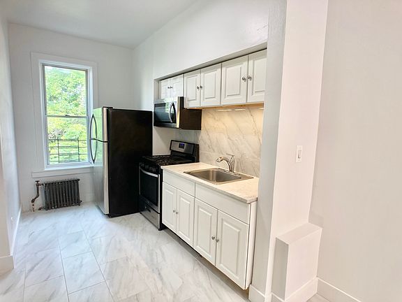 3rd image of 366 E 28th St APT 2R