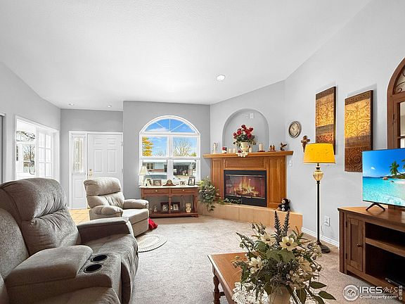 4th image of 421 Holly Dr