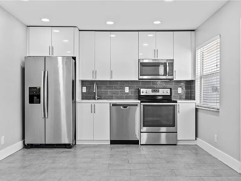 1470 N Dixie Hwy #2 — Photo 6
