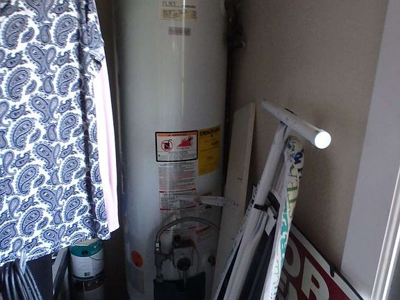 Hot Water Heater - Gas