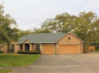705 Heritage Oaks Dr, Angleton, TX 77515