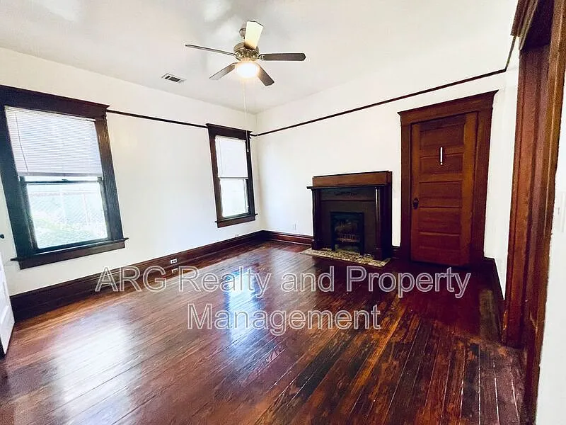 3 bed, 2.0 bath, 1682 sqft, $3,000 — Photo 4