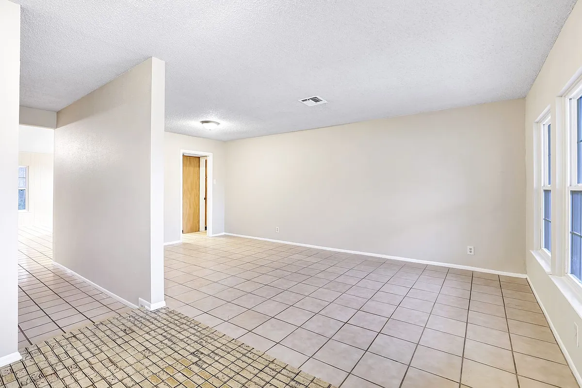 Building Photo - 8138 Raritan St