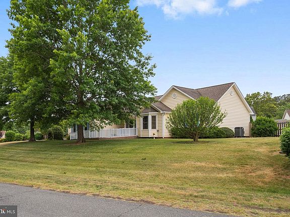 3rd image of 10619 Heather Greens Cir