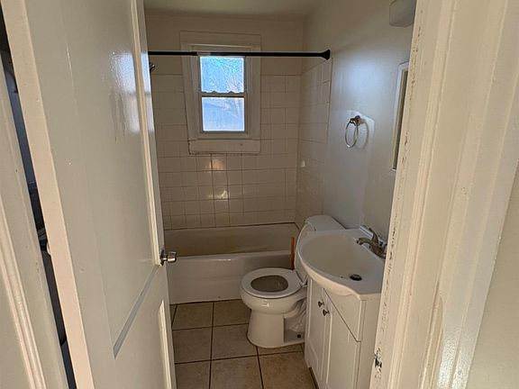 4th image of 903 Park Ave