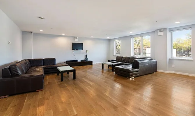 Sold by Compass | media 10