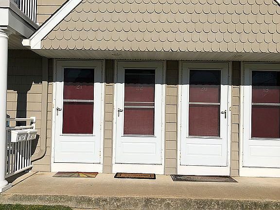 Entranceway. 2nd door left.