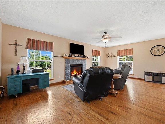 4th image of 502 Wildwood Dr