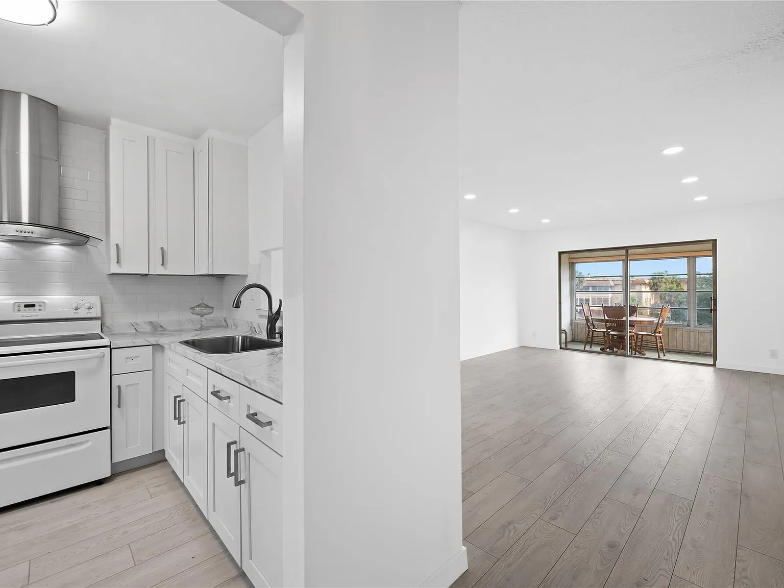 2 bed, 2.0 bath, 944 sqft, $1,650 — Photo 4
