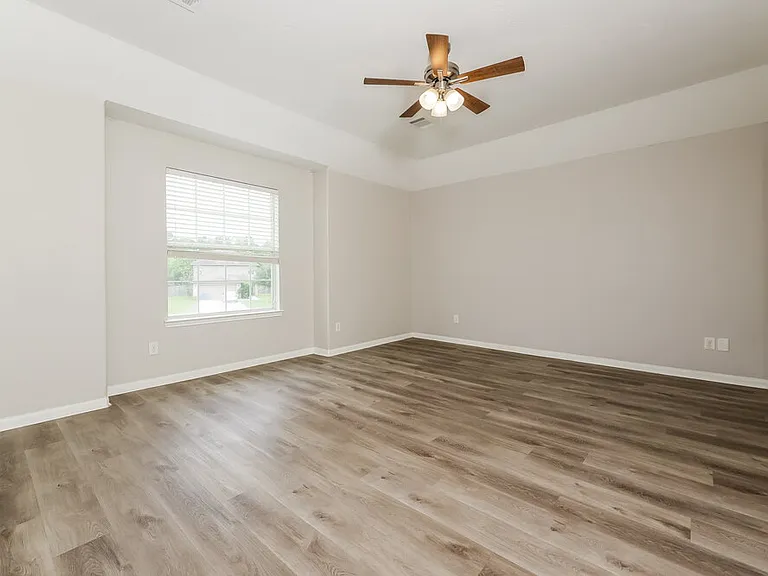 261 Kellyn Ct — Photo 8
