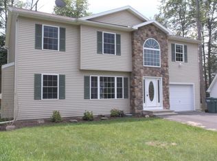 6339 Ventnor Dr, Tobyhanna, PA