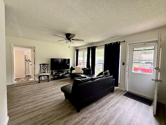 3rd image of 1630 Harper Dr