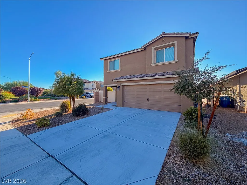 4 bed, 2.5 bath, 1750 sqft, $2,300 — Photo 2