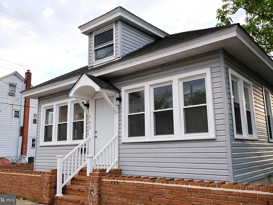 1st image of 618 Dock St