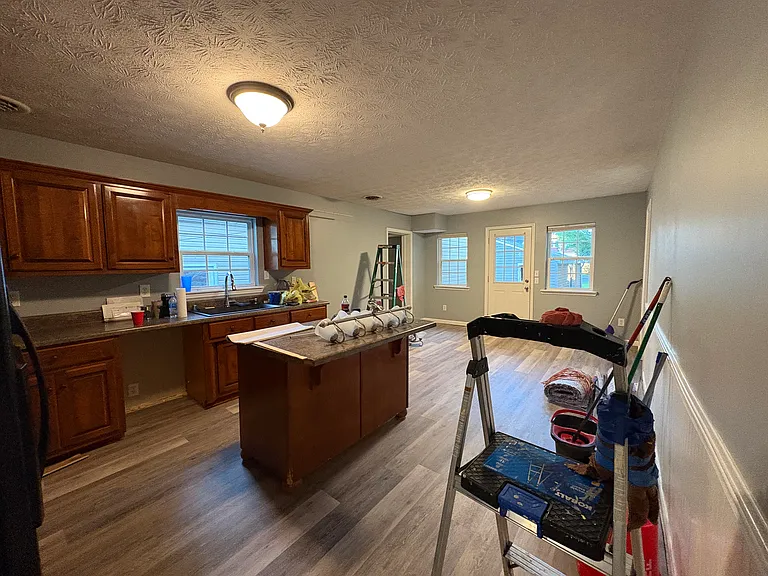 415 W Kentucky Ave — Photo 6