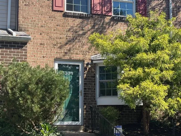 1338 Blue Jay Dr, Lancaster, PA 17601