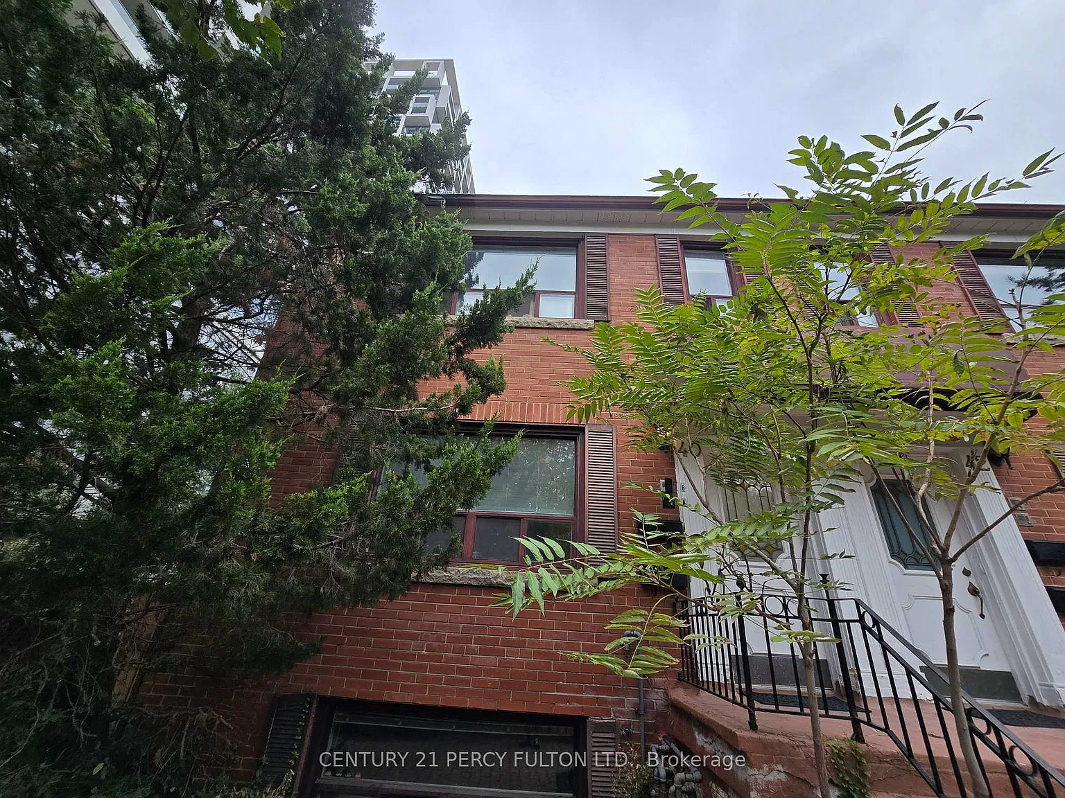 40 Hillsdale Ave E — Photo 3