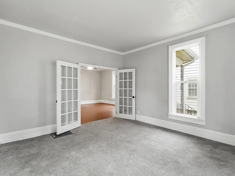 334 W 9th St #1 — Photo 7