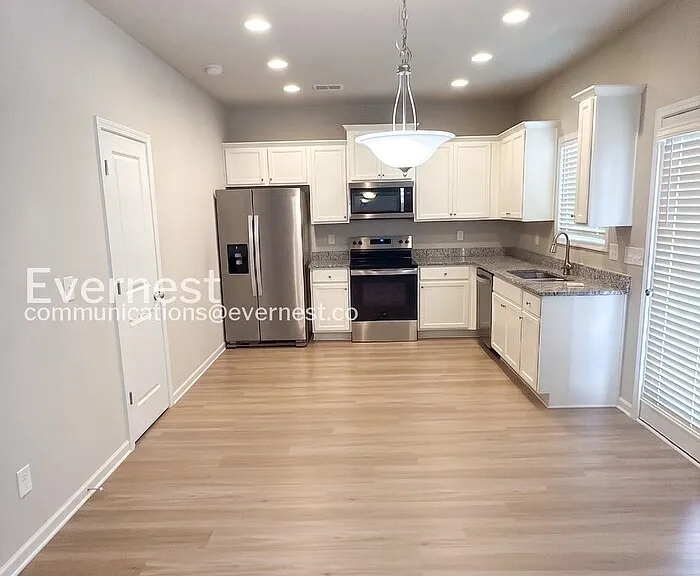 141 Culver St — Photo 5