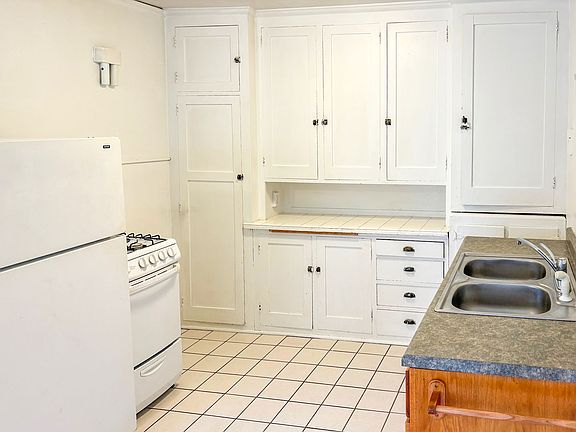 5th image of 1290 W Grand Ave #1293305