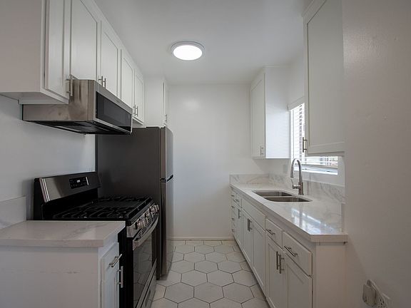 4th image of 10925 Peach Grove St APT 5