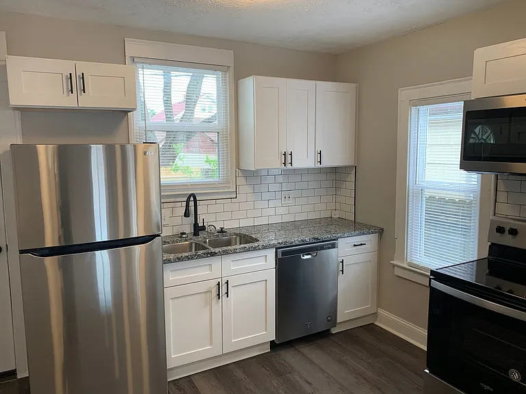 806 E Mithoff St — Photo 8
