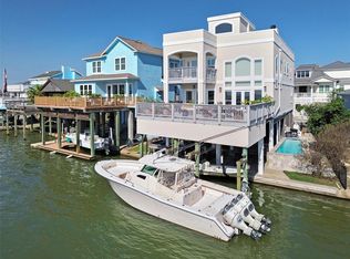 151 Bamaku Bnd, Tiki Island, TX 77554