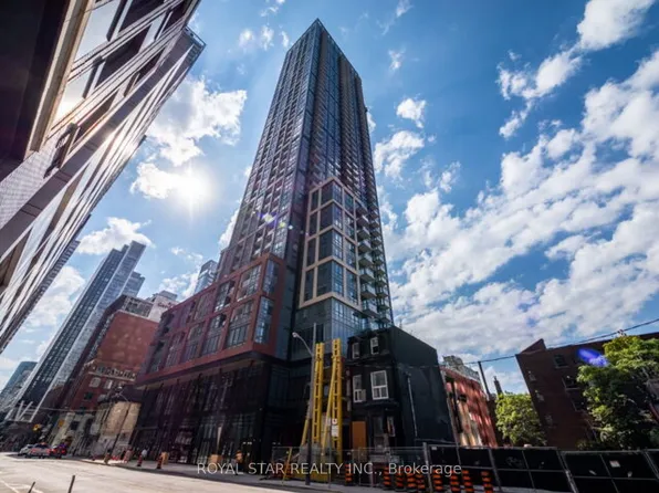 108 Peter St #1007, Toronto, ON M5V 0W2