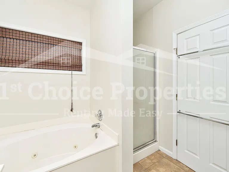 916 Daventry Trl — Photo 12