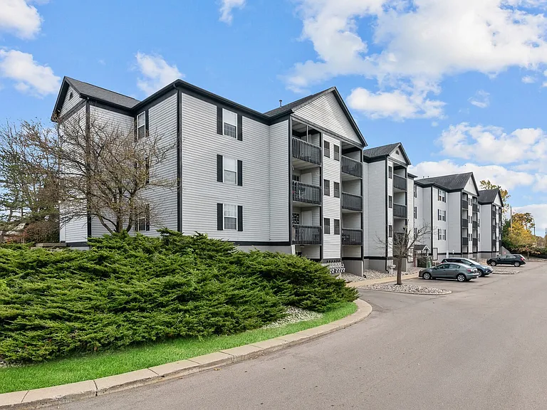 Fairfax Apartments - Lansing, MI — Photo 28