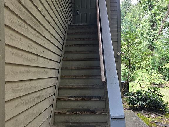 3rd image of 1008 Creekside Way