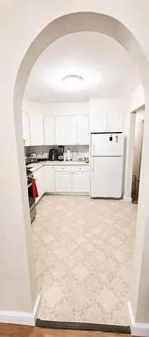 3 bed, 2.0 bath, 2836 sqft, $3,950 — Photo 2