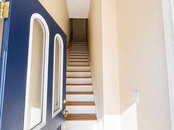 2nd image of 113B Lighthouse Ct