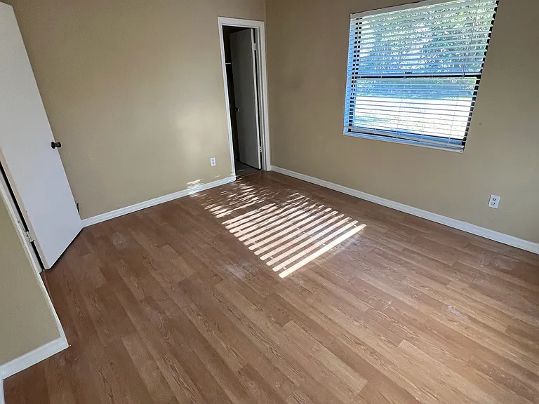 665 SW Cardinal Dr — Photo 5