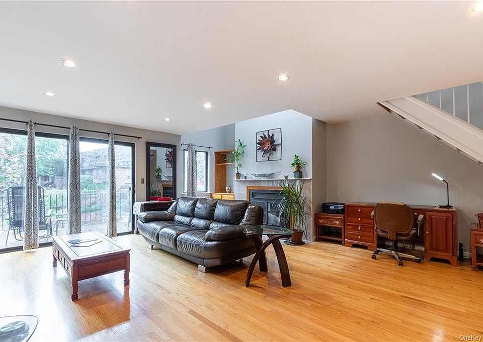 1st image of 3 Briarcliff Dr S APT 37