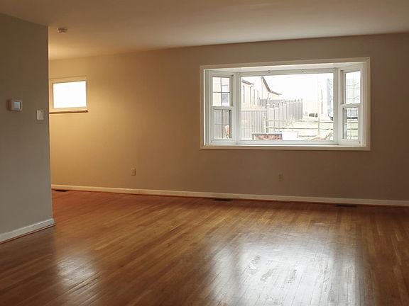 2nd image of 583 Cloverdale Ave