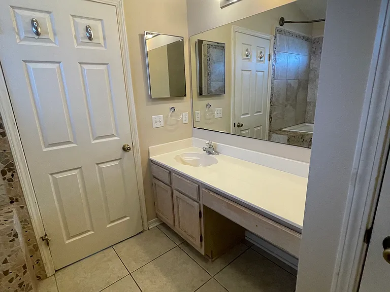 608 Medford Dr — Photo 4