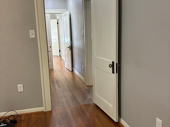 4th image of 321 Brown St