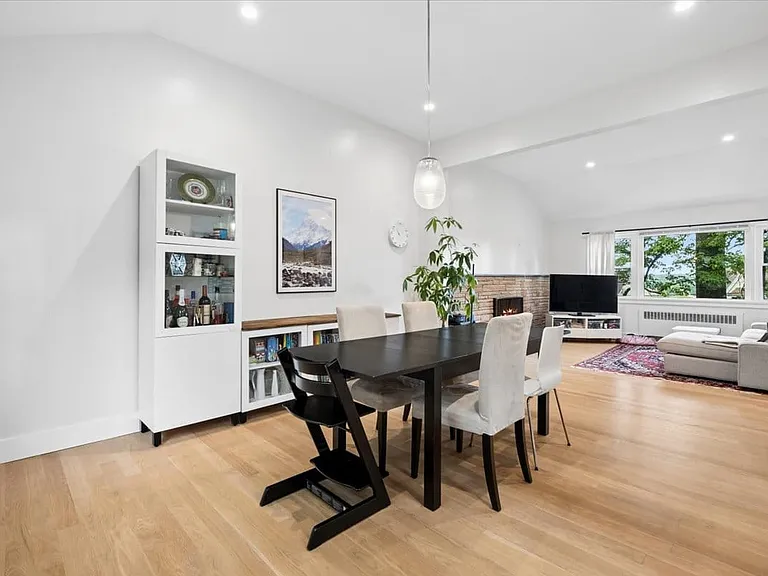 54 Park Cir — Photo 17