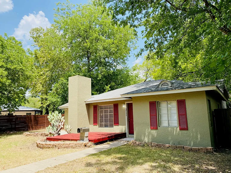 3711 Vineland Dr #A — Photo 2