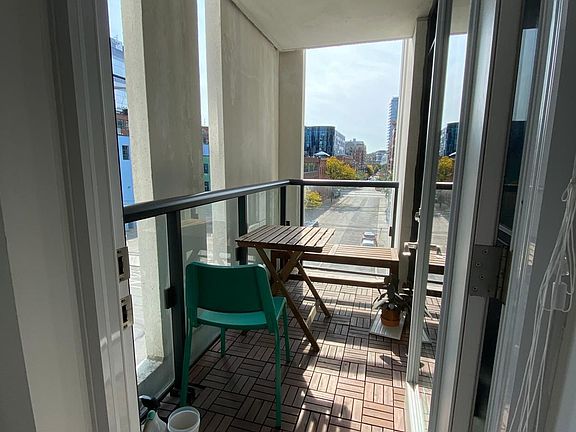 4th image of 400 Adelaide St E #504