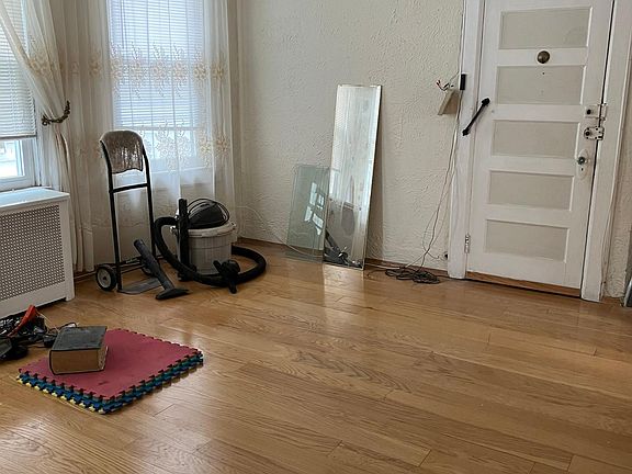 4th image of 8661 20th Ave