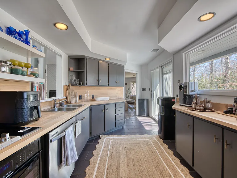 27 Brander Pkwy — Photo 6