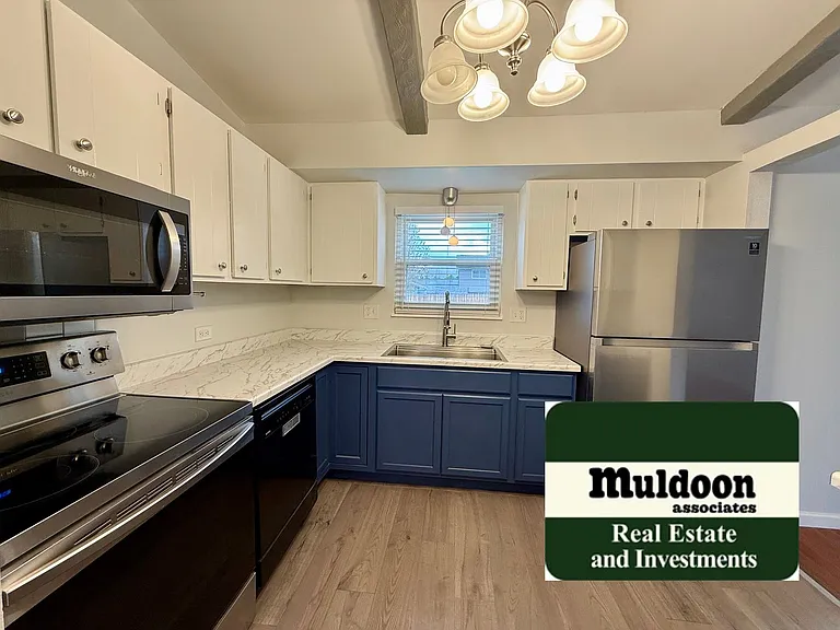 2930 Cortina Dr — Photo 2