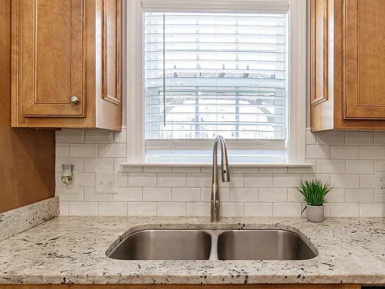 4051 Gramercy Dr — Photo 10