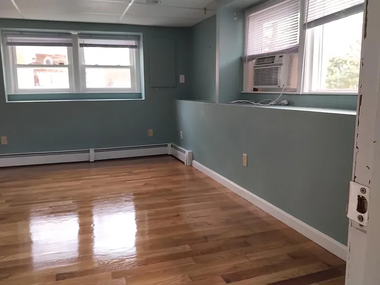 178 Salem St — Photo 9