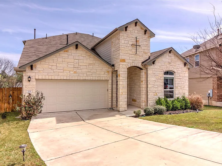 225 Deep Creek Dr — Photo 2